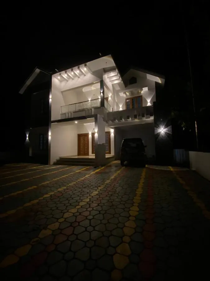 Hollywood Villa Sultan Bathery